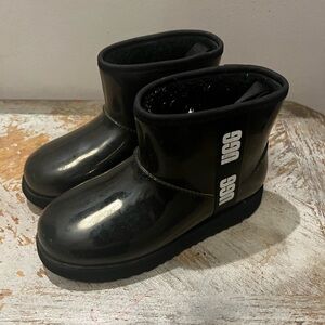 UGG Classic Clear Mini Boot Black Ankle-Height Rain Boots Slip-On Kids Size 4